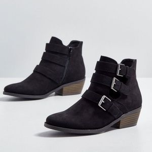 NEW! Madeline Black Booties (Size 6)